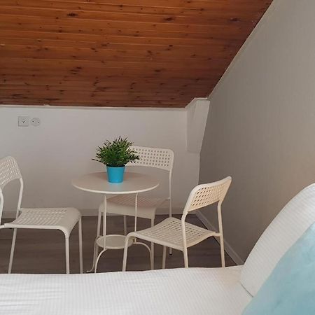 Airport Guest House Or Yehuda Ngoại thất bức ảnh