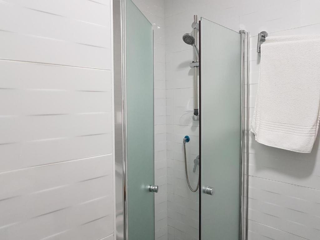 Airport Guest House Or Yehuda Ngoại thất bức ảnh