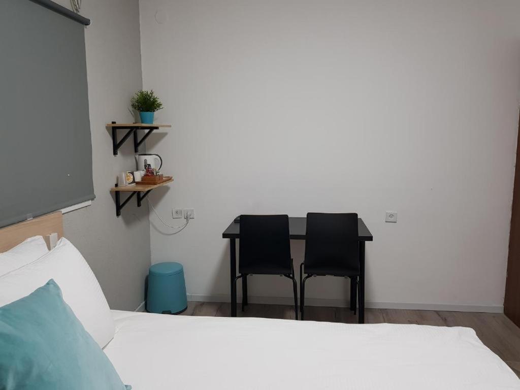 Airport Guest House Or Yehuda Ngoại thất bức ảnh