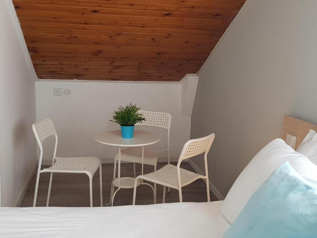 Airport Guest House Or Yehuda Ngoại thất bức ảnh